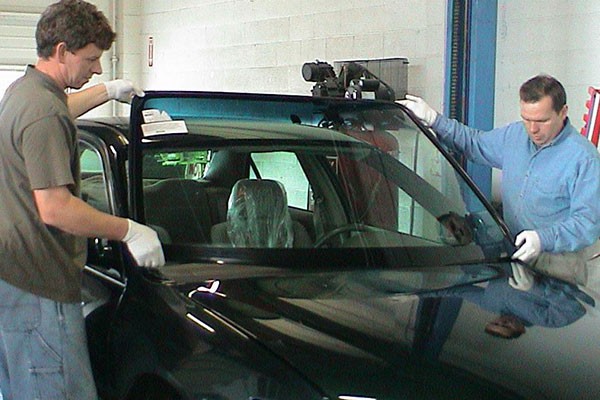 Auto Glass Replacement Services