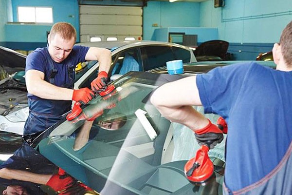 Auto Glass Replacement Services