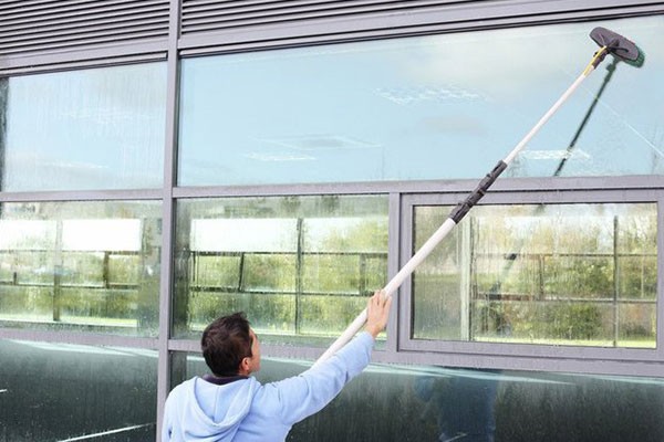 Commercial Window Cleaner Chesterfield MO